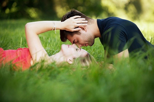 15 Potent Tips to Attract and Seduce a Gemini Man